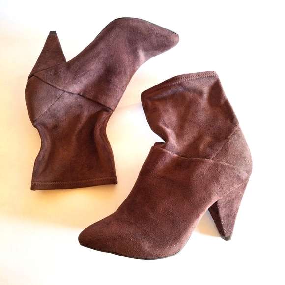 Urban Outfitters Chocolate Brown Pointed Toe suede like Boots - Picture 5 of 13
